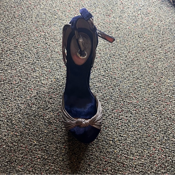 GUESS Y2K Navy Blue & Silver Velvet Ombre Strappy Platform Heels Sandal Shoes 7 - Picture 6 of 16